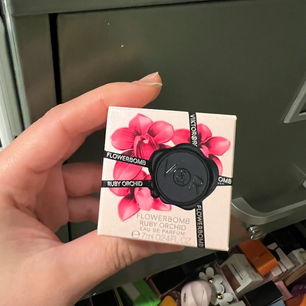 BRAND NEW Mini Viktor&Rolf Travel